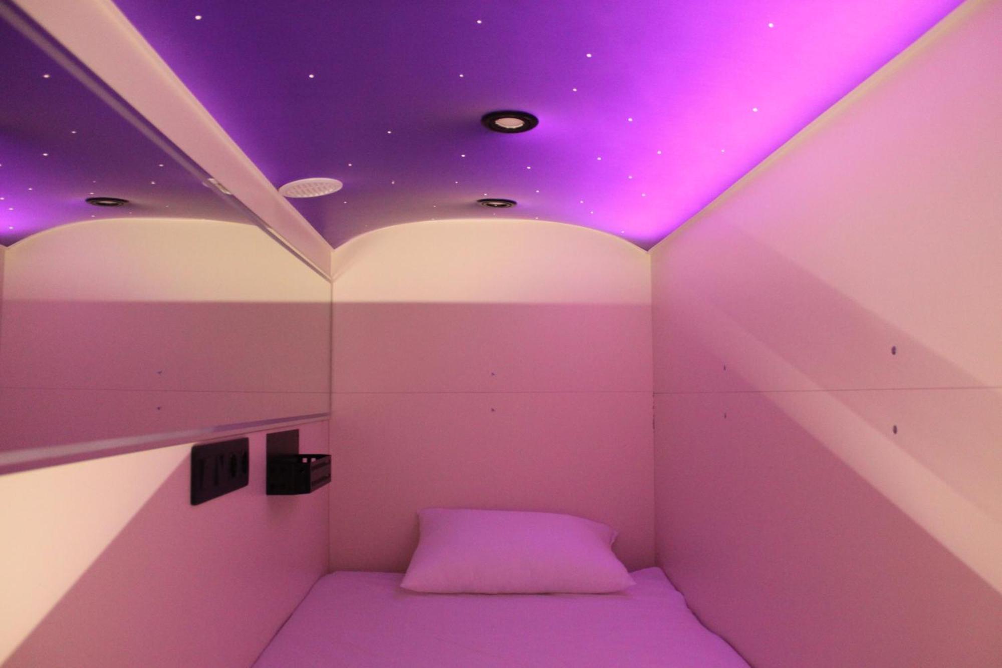 Av-3 Capsule Hotel Kyiv Exterior foto